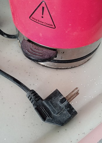Beden Kırmızı Elektrikli Su Isıtıcısı