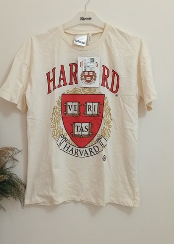 Bej Harvard Baskılı Kadın Tişört