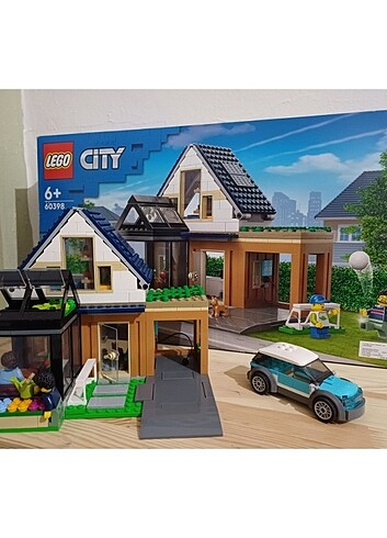 Lego Aile Evi Ve Elektrikli Araba Seti 60398