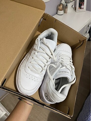adidas beyaz ayakkabı