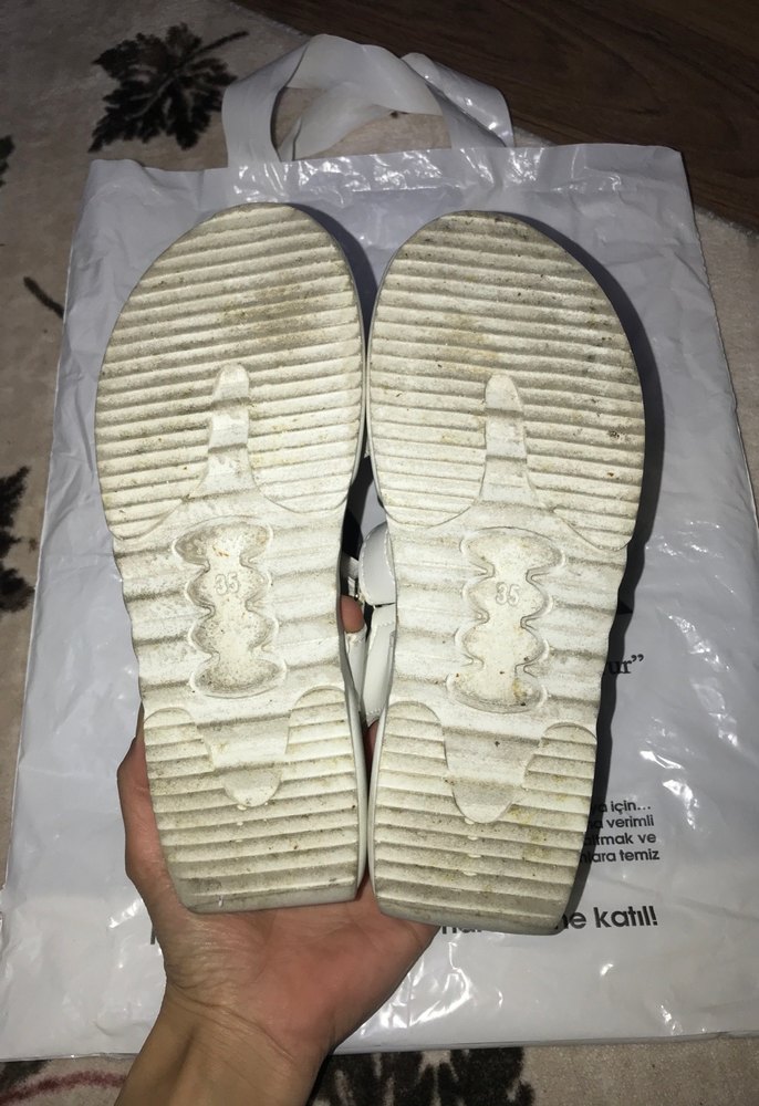 Beyaz Tokalı Kız Çocuk Terlik - Görsel 2