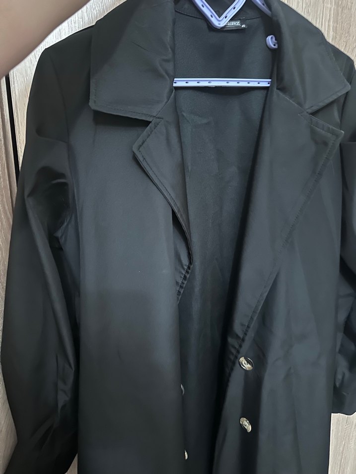 Siyah Uzun Düğmeli Kadın Trençkot - Görsel 3