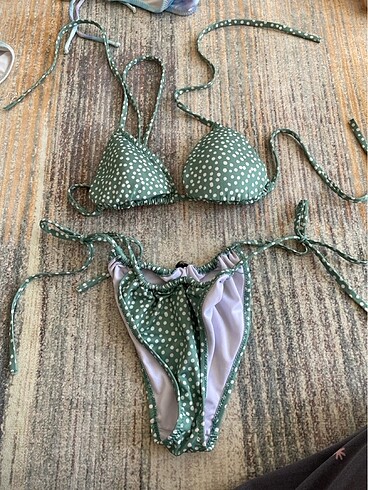 Yeşil bikini takımı