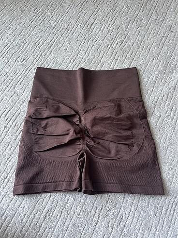 Bershka etiket silindi
