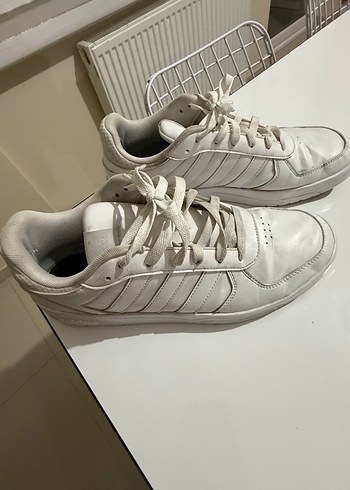 Adidas Beyaz Bağcıklı Spor Ayakkabı