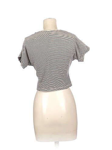 m Beden PreLoved T-shirt %70 İndirimli.