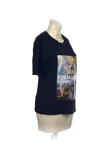 Diğer PreLoved T-shirt %70 İndirimli.