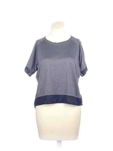 Adidas T-shirt %70 İndirimli.