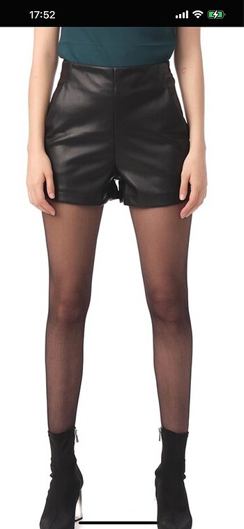 H&M Suni Deri Şort