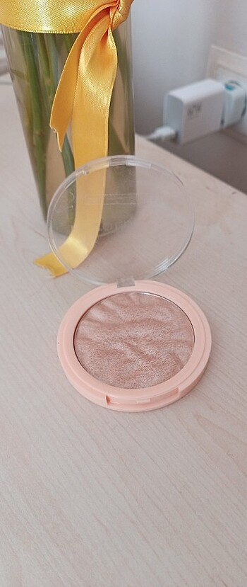 Revolution Revulotion highlighter