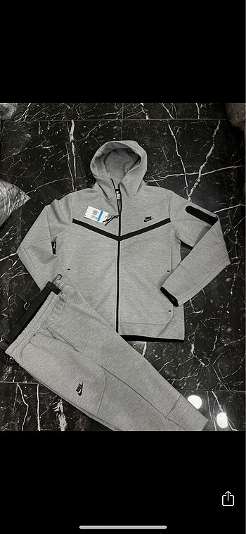 Gri nike tech fleece