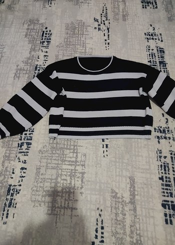 Siyah Beyaz Çizgili Kadın Kısa Triko Kazak - Görsel 3