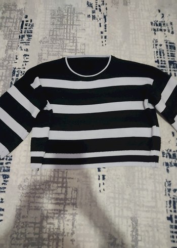 Siyah Beyaz Çizgili Kadın Kısa Triko Kazak - Görsel 2