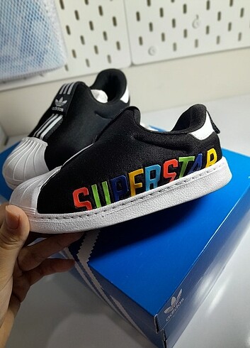 26 Beden siyah Renk Adidas süper star spor ayakkabı.