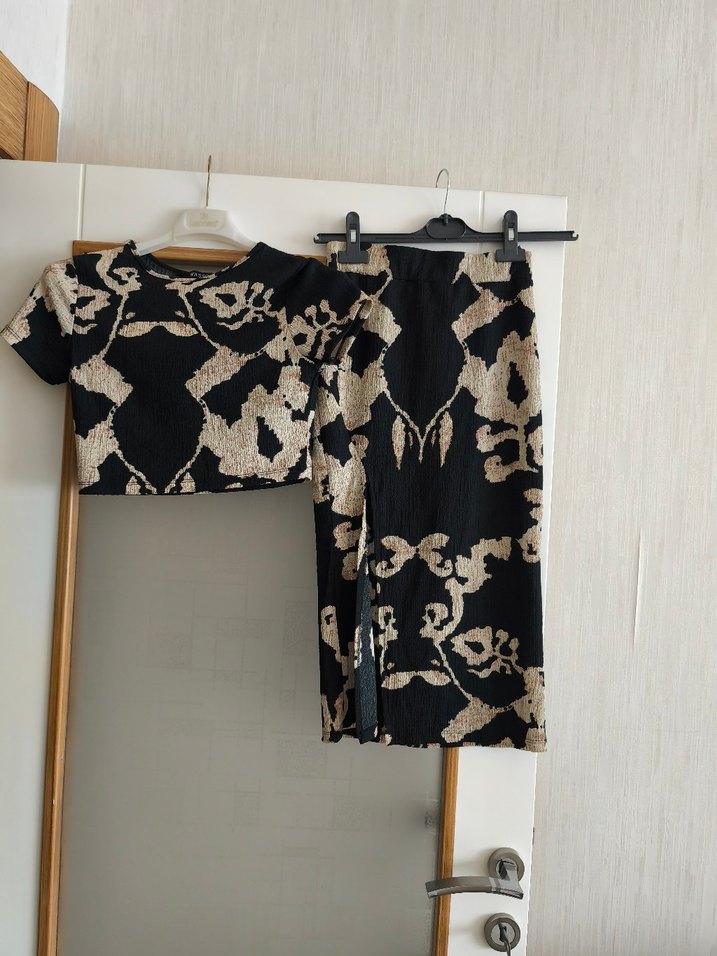 Siyah Desenli Mini Etek - Görsel 3