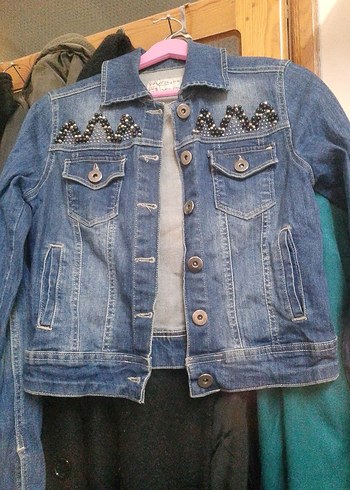 Düğmeli Nakışlı Mavi Denim Ceket - Görsel 2