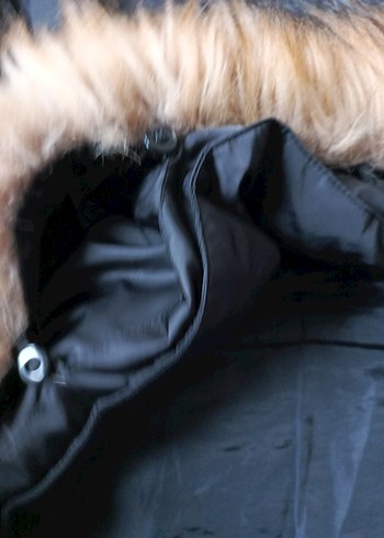 Yaka kısmı Kürklü Kapüşonlu Siyah Kadın Kışlık Mont - Görsel 7