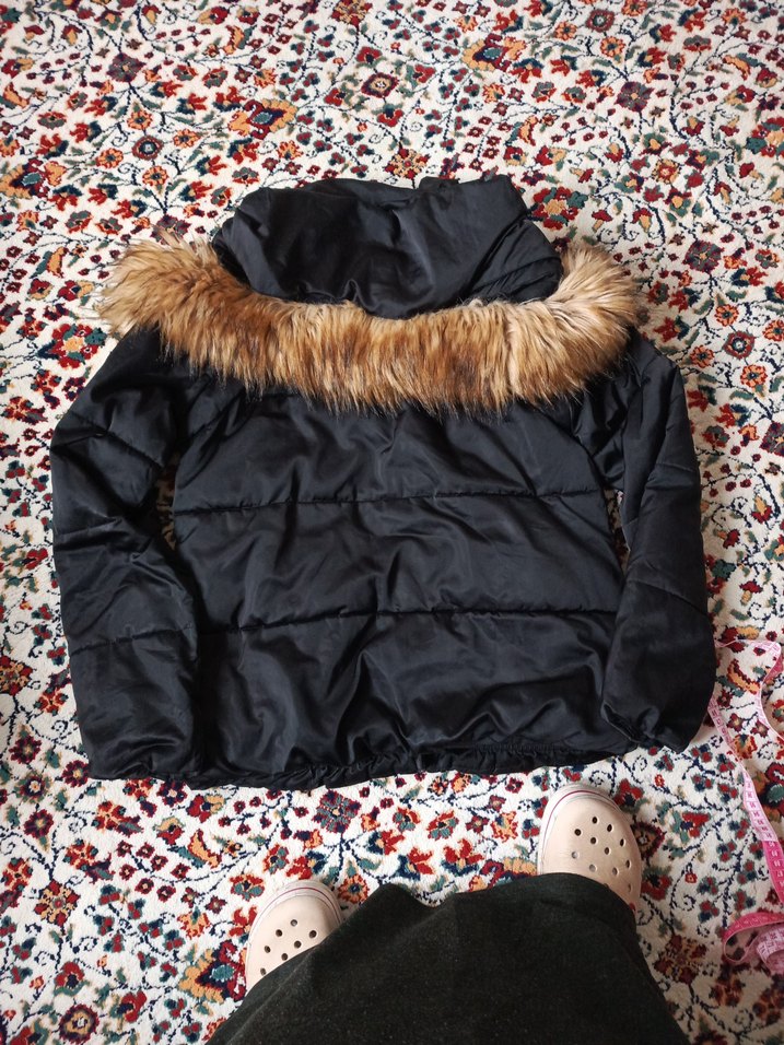 Yaka kısmı Kürklü Kapüşonlu Siyah Kadın Kışlık Mont - Görsel 2