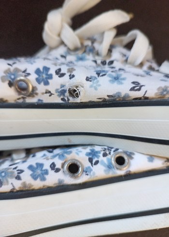 Beyaz Çiçek Desenli Bağcıklı bez ayakkabı - Görsel 3