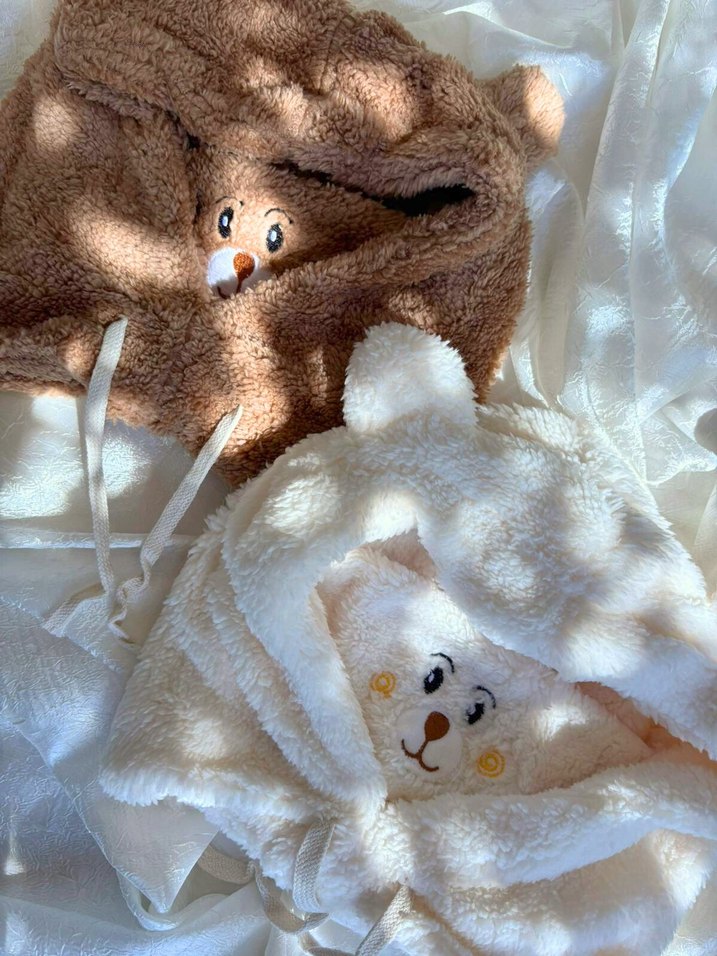 Kahverengi & Beyaz Renk Ayıcık Detaylı Peluş Bere Ayıcıklı Şapka - Görsel 3