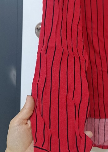 Kırmızı Çizgili V Yaka Kadın Gömlek - Görsel 2