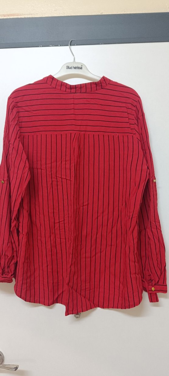Kırmızı Çizgili V Yaka Kadın Gömlek - Görsel 3