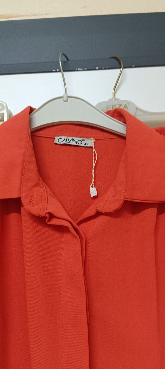 Uzun Kırmızı Düğmeli Kadın Tunik - Görsel 2