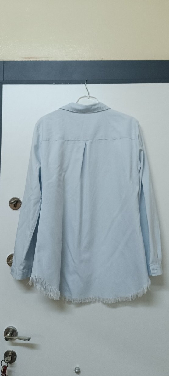 Düğmeli Uzun Kollu Mavi Denim Gömlek - Görsel 3