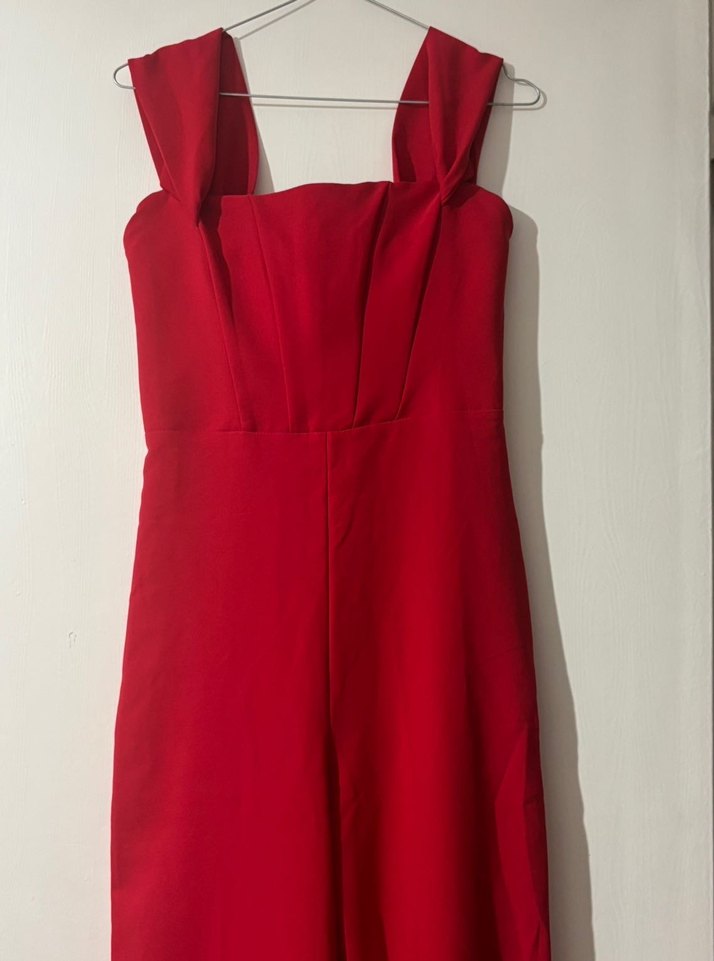 Kırmızı şık tulum - Görsel 2