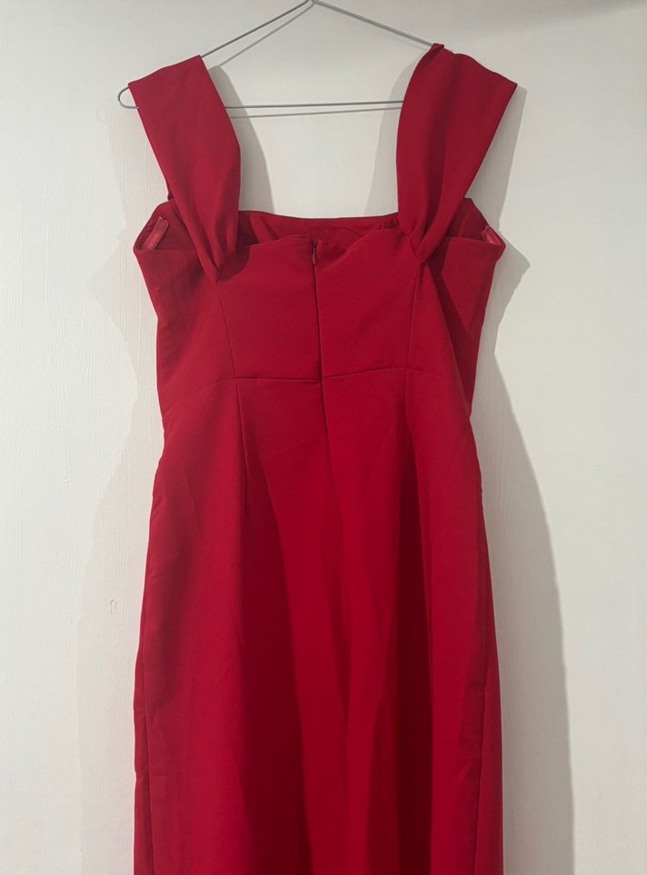 Kırmızı şık tulum - Görsel 3