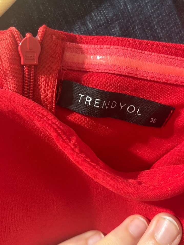 Kırmızı şık tulum - Görsel 4