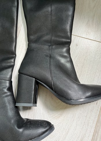 37 Beden Kadın Siyah Deri Dizüstü Bot
