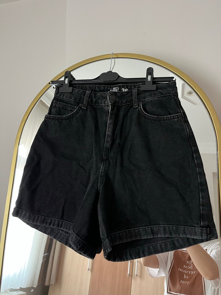 Kadın Siyah Mini Kot Şort Bol Kesim - Görsel 3