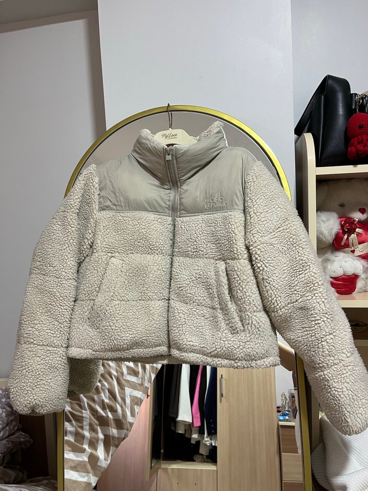 Gri Yüksek Yaka Kısa Peluş Kadın Mont - Görsel 4