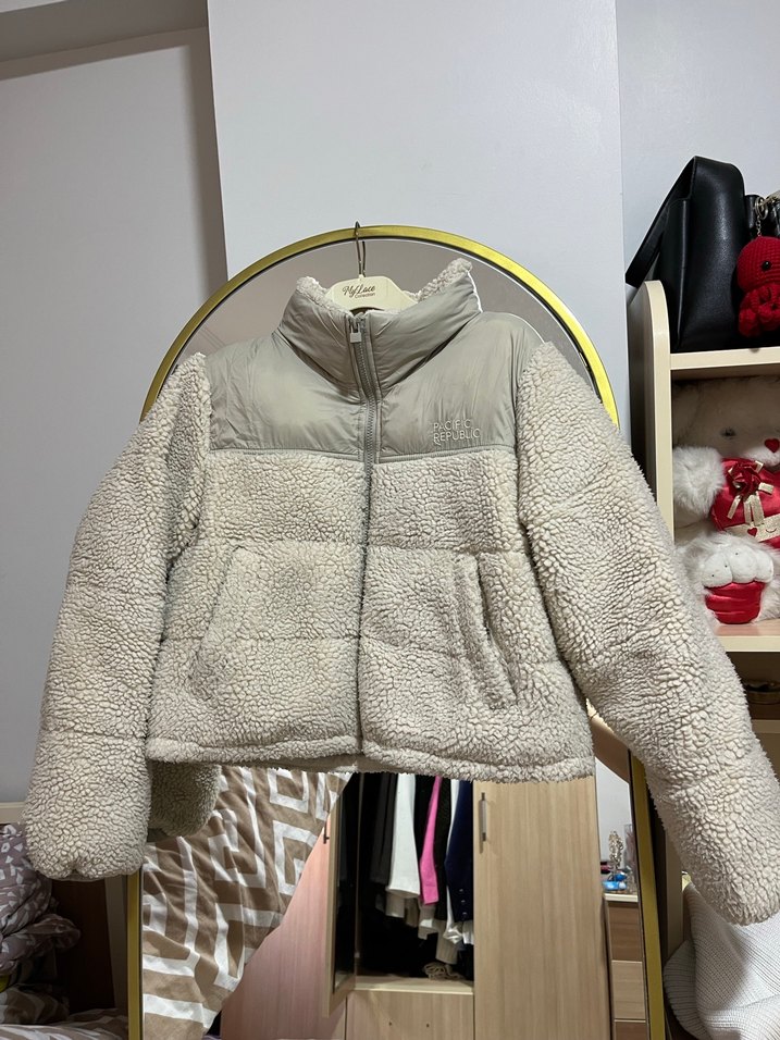 Gri Yüksek Yaka Kısa Peluş Kadın Mont - Görsel 3