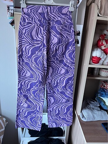 Mor şekilli pantolon - Görsel 2