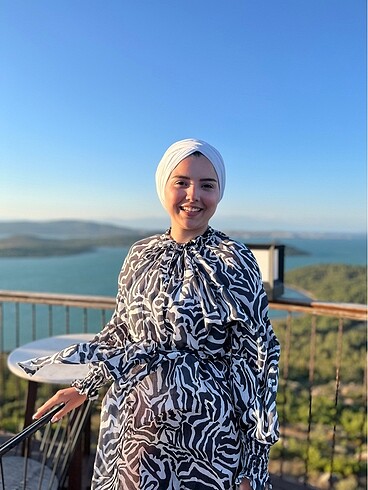 Quzu Siyah beyaz keten elbise