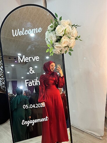 Kırmızı elbise