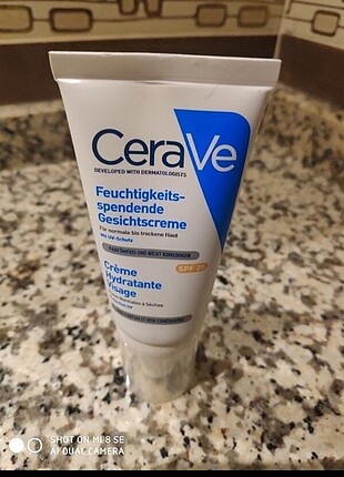 Cerave yuz kremi 