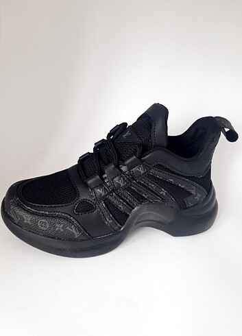 39 Beden siyah Renk Louis Vuitton Spor Ayakkabı 