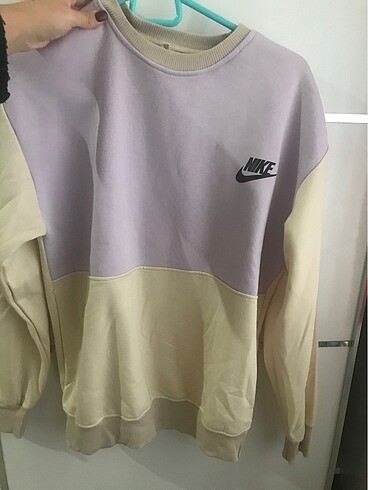 nike sweatshirt