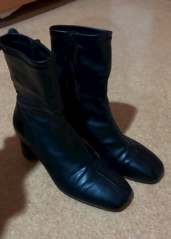 Klasik Siyah Deri Topuklu Bot - Görsel 2