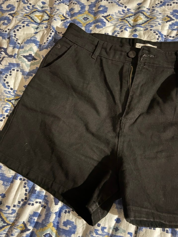 Pileli Siyah Mini Şort - Görsel 4