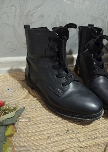 Siyah Deri Gotik Kadın Botu - Görsel 2