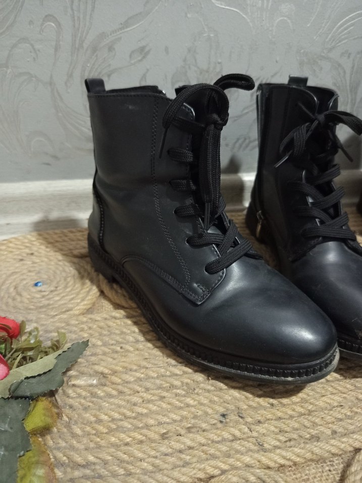 Siyah Deri Gotik Kadın Botu - Görsel 2