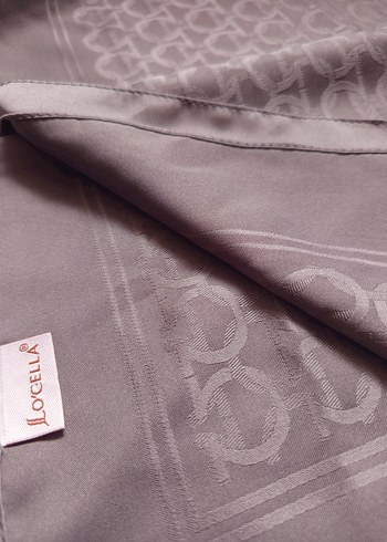 Gri Kadın Şal Drapeli Modern Stil - Görsel 3