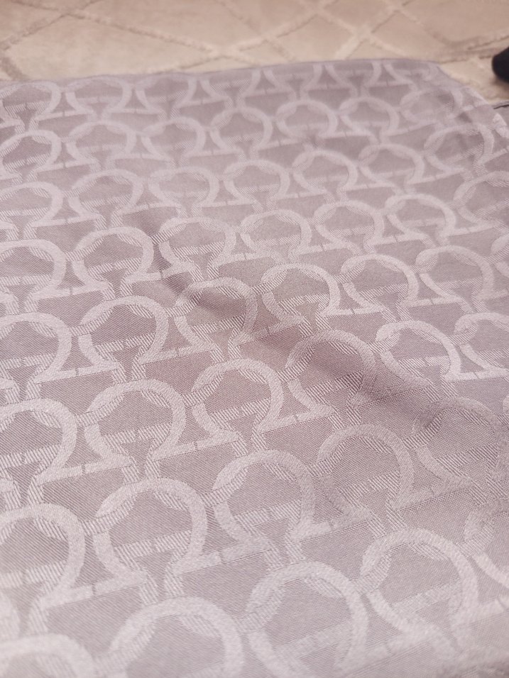 Gri Kadın Şal Drapeli Modern Stil - Görsel 2