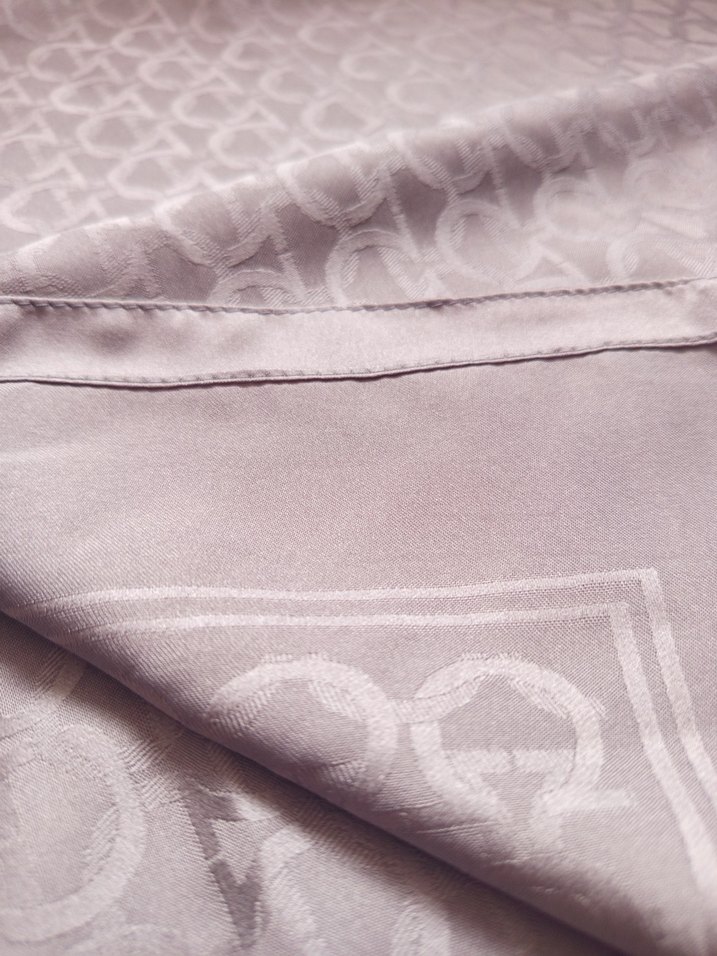 Gri Kadın Şal Drapeli Modern Stil - Görsel 4