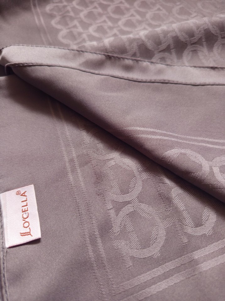 Gri Kadın Şal Drapeli Modern Stil - Görsel 3