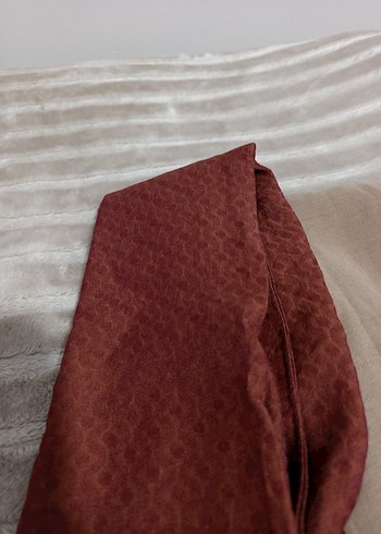 Bordo Saten Kadın Şal - Görsel 2